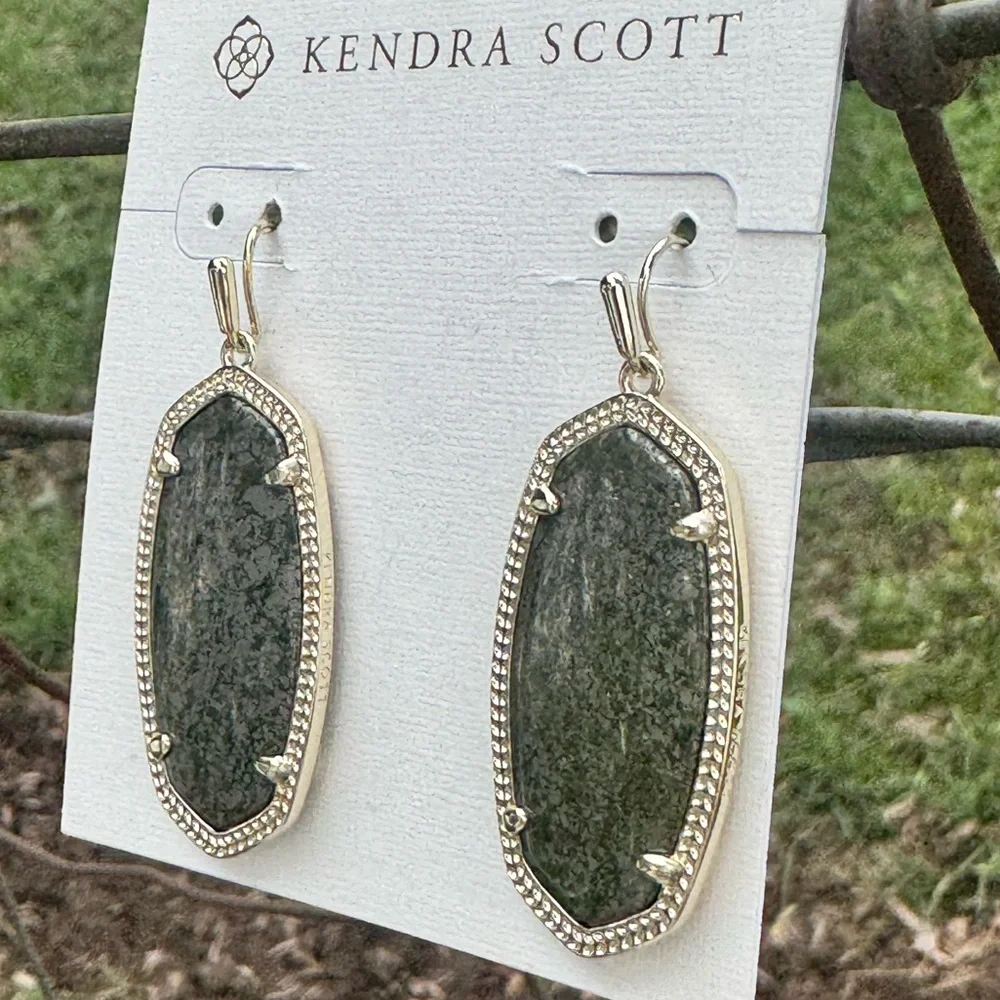 Kendra Scott Elle Earrings in Pyrite and Gold - Picture 7 of 7